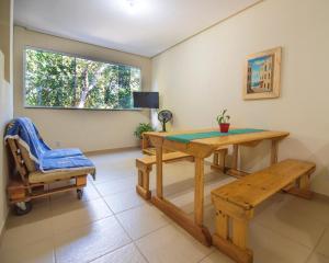 a ping pong table and a chair in a room at Village Brasil, Lençóis in Lençóis