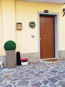 a brown door on the side of a building at Casa Sorriso in Bergamo