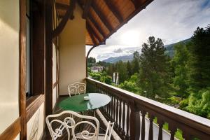 Nespecifikovaný výhled na hory nebo výhled na hory při pohledu z hotelu