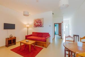 TV a/nebo společenská místnost v ubytování Solar Do Conde Garden Hotel