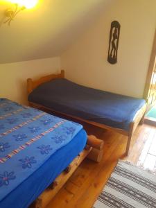 Un pat sau paturi într-o cameră la Casa Ria-Ria Pihenohaz