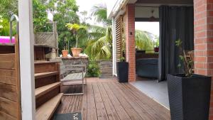 Un balcón o terraza en Charmant F2 classé, belle vue mer, spa, piscine, bateau