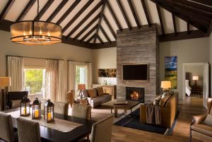 TV a/nebo společenská místnost v ubytování La Cantera Resort & Spa