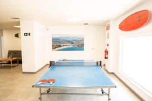 a ping pong table in a room at Hostel Playa de Merón in San Vicente de la Barquera