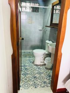 Bathroom sa Castillo de Cascadas Finca Hotel