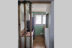 a hallway with a room with green walls at Le Nid d'Opale in Berck-sur-Mer