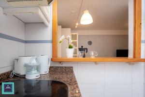 Kuchyňa alebo kuchynka v ubytovaní Maria Rosa Urban & Beach Apartment