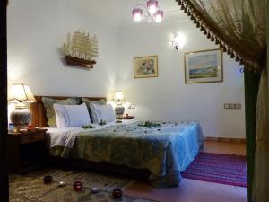 Postel nebo postele na pokoji v ubytování Riad Cherihane