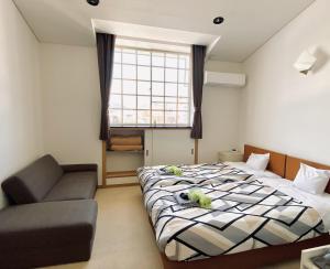 Letto o letti in una camera di JAS HOTEL TAKAYAMA