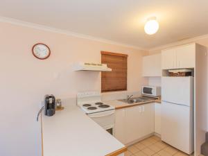 Kuchyň nebo kuchyňský kout v ubytování Cascades 13 3 Kurrajong Street