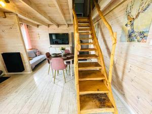 Televízia a/alebo spoločenská miestnosť v ubytovaní Magic Home Łeba