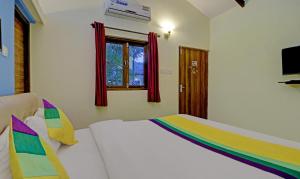Postel nebo postele na pokoji v ubytování Itsy Hotels Vailankanni Natures Inn