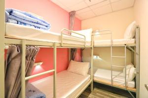 Krevet ili kreveti na sprat u jedinici u okviru objekta Good Mood Backpacker
