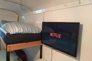 Letto o letti in una camera di Maringotka Na Jamajce