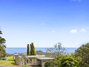 a house with a view of the ocean at Blue Horizon Mt Eliza in Mount Eliza