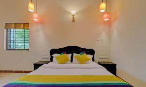 Postel nebo postele na pokoji v ubytování Itsy Hotels Vailankanni Natures Inn