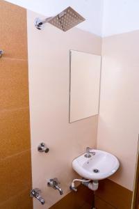 Gallery image of THEKKUMPURAM RESIDENCY in Kondotti