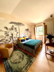 a bedroom with a bed and a chair and a rug at CASA VOLTEGIRA in Manso