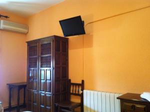 Telewizja i/lub zestaw kina domowego w obiekcie Hostal Paracuellos