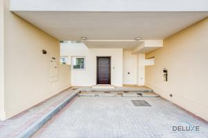 Fotografie z fotogalerie ubytování Delightful 3BR Townhouse at DAMAC Hills 2 Dubailand by Deluxe Holiday Homes v Dubaji