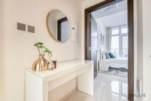 Fotografie z fotogalerie ubytování Delightful 3BR Townhouse at DAMAC Hills 2 Dubailand by Deluxe Holiday Homes v Dubaji