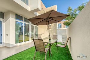 Patio nebo venkovní prostory v ubytování Delightful 3BR Townhouse at DAMAC Hills 2 Dubailand by Deluxe Holiday Homes