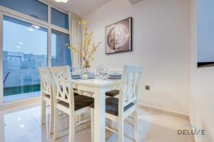 Fotografie z fotogalerie ubytování Delightful 3BR Townhouse at DAMAC Hills 2 Dubailand by Deluxe Holiday Homes v Dubaji