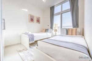 Postel nebo postele na pokoji v ubytování Delightful 3BR Townhouse at DAMAC Hills 2 Dubailand by Deluxe Holiday Homes