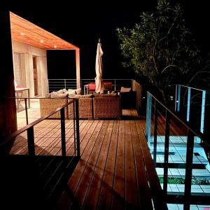 Balkón nebo terasa v ubytování Suites & Balnéo chez l'habitant - Vue panoramique sur le Vercors
