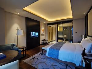 Postel nebo postele na pokoji v ubytování PRIMUS Hotel Wuhan Hannan + 35 fotografií