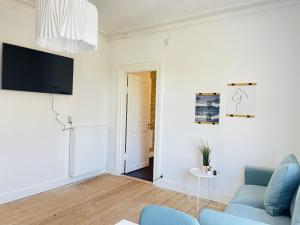 TV a/nebo společenská místnost v ubytování aday - City Central Mansion - 1 Bedroom with big terrace