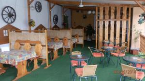 a room with tables and chairs and a room with tables and chairs at Penzión Marína pri Slovenskej reštaurácii in Brezno