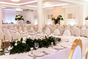 a banquet hall with white tables and chairs at Restauracja Venus in Ostrowiec Świętokrzyski