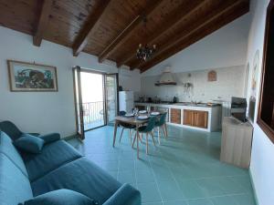 A kitchen or kitchenette at Seaview apartments Még 9 kép
