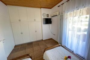 Televízia a/alebo spoločenská miestnosť v ubytovaní Villa Vicky Corfu