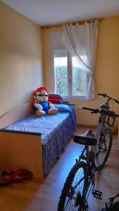 Ένα ή περισσότερα κρεβάτια σε δωμάτιο στο Apartamento con piscina y bonita terraza +14 φωτογραφίες