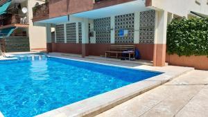 Imagen de la galería de Apartamento con piscina y bonita terraza, en Segur de Calafell