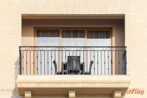 Balcone o terrazza di Luxurious Duplex Seafront Apt w Amazing Sea Views