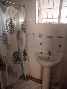 A bathroom at Mongilo Guesthouse