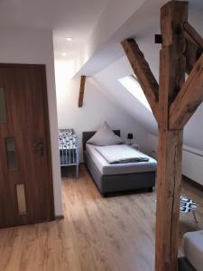 מיטה או מיטות בחדר ב-Vogelnest Riesa