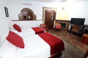 Ліжко або ліжка в номері Hotel Monasterio de Rocamador