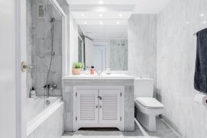Fotografia z galérie ubytovania Phenomenal 2 Bedroom apartment in Bel Air close to the Tennis Court v destinácii Estepona