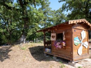 A garden outside Apartment Pian dei Carpini - Janis by Interhome