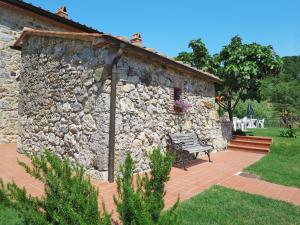 A garden outside Apartment Pian dei Carpini - Janis by Interhome