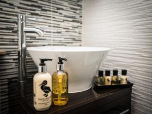 A bathroom at The King's Head 