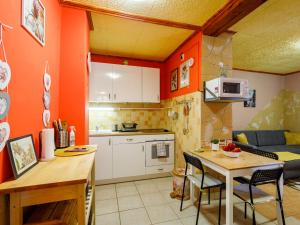 Kuchyňa alebo kuchynka v ubytovaní Holiday Home Christoph by Interhome