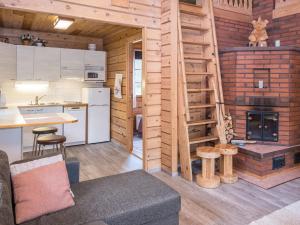 Majoituspaikan Holiday Home Rukatörmä- kesäjärvi by Interhome keittiö tai keittotila