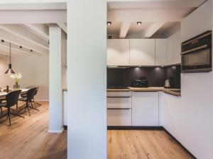 Η κουζίνα ή μικρή κουζίνα στο Apartment Mariandl am Meer-5 by Interhome