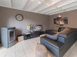 Posezení v ubytování Holiday Home Vissershuis 214 by Interhome