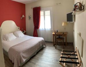 Voodi või voodid majutusasutuse The Originals Boutique, Hôtel du Parc, Cavaillon toas